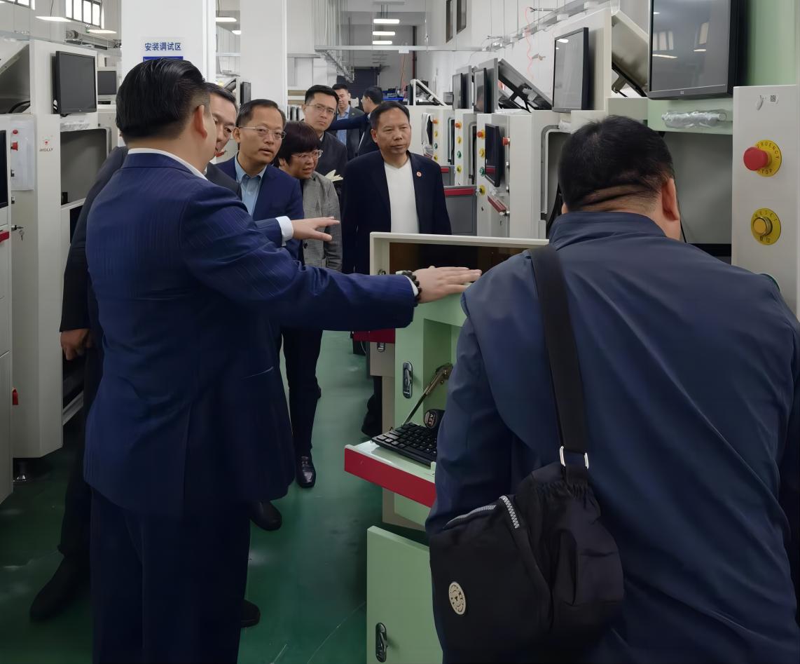 青島城陽區(qū)領導及山大校友參訪赫立交流指導工作(圖1)