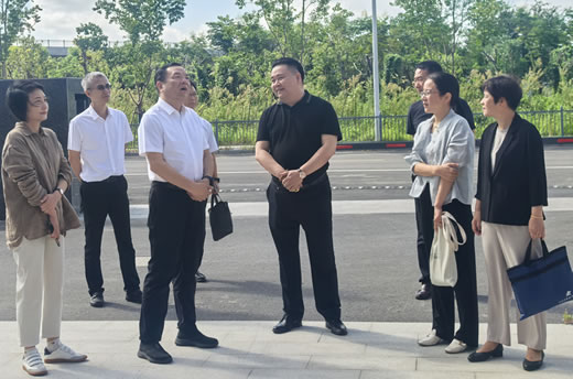 松江區(qū)政協(xié)主席劉其龍親訪赫立元吉總部大樓共繪未來科技藍圖(圖1)